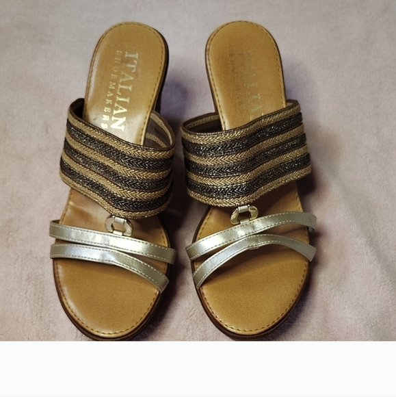 Italian Shoemakers Shoes - Italian Shoemakers Gold and Tan Women's Sandals Made In Italy.